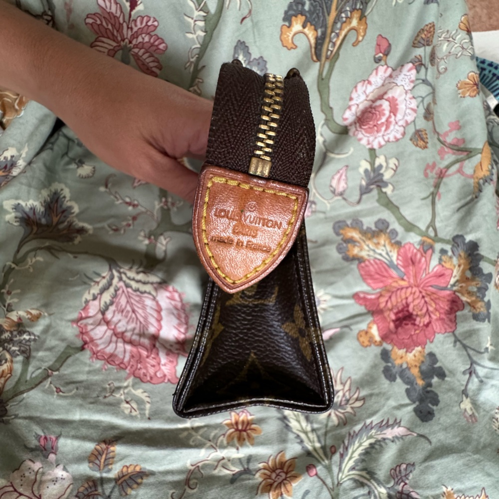 Louis Vuitton small toilet pouch - Picture 5 of 10